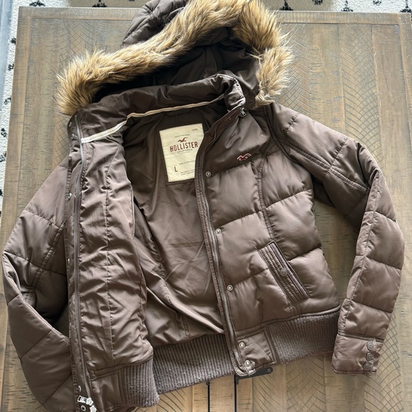 Vintage Hollister Y2K Chocolate Puffer Jacket with faux Fur Trim - Picture 2 of 3